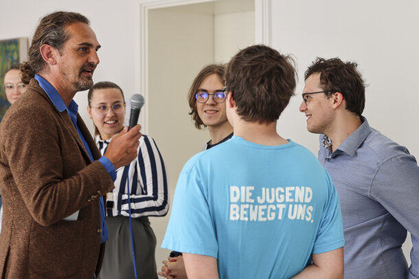 Vergrößerungsansichten für Bild: Allgemeine Vorstellungsrunde  in Karussell