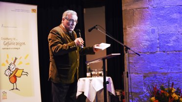 Am180210 Starkdurcherziehung