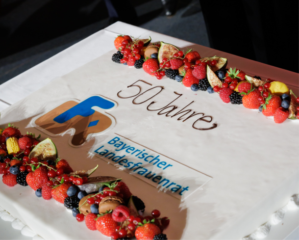 Geburtstagstorte zum 50-jährigen Jubiläum des Bayerischen Landesfrauenrates