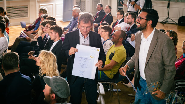 Bild von der Preisverleihung des Bayerischen Innovationspreis Ehrenamt 2022