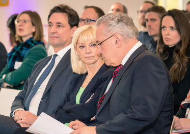 Familienministerin Carolina Trautner neben Justizminister Georg Eisenreich und Innenminister Joachim Herrmann. 