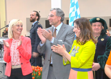 Staatssekretärin Carolina Trautner mit Generalkonsul Paul Ymkers und Fatma Koser Kaya (stellvertretende Bürgermeisterin Amersfoort).