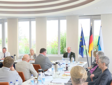 Staatsministerin Carolina Trautner beim Runden Tisch „Bayerische Initiative für einen starken Einzelhandel“ mit Staatsminister Hubert Aiwanger 