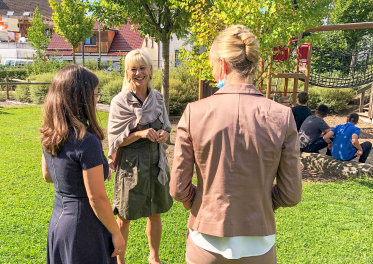 Staatsministerin Carolina Trautner besucht das Frère-Roger-Kinderzentrum am 4. September 2020 in Augsburg