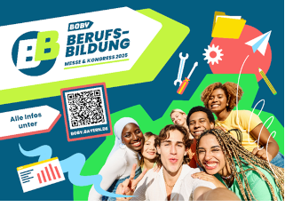 Das Bild mit dem Schriftzug BOBY Berufsbildung Messe und Kongress 2025 verweist auf einen QR-Code, über den es weitere Informationen gibt. Auf dem Bild ist eine Gruppe Jugendlicher zu sehen.
