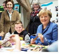 Bayerns Sozialministerin Hadertauer und Bundeskanzlerin Angela Merkel.