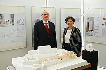 Vorstandsvorsitzenden der Sudetendeutschen Stiftung Dr. Ortfried Kotzian und Sozialministerin Emilia Müller